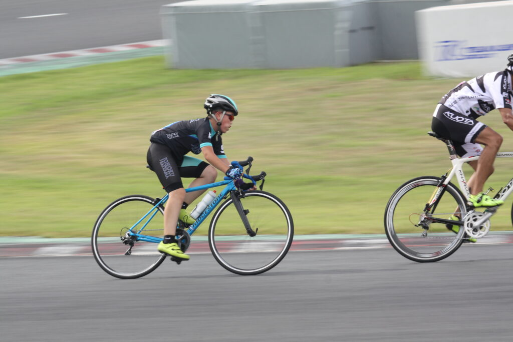 筑波 自転車 8 時間 耐久 レース